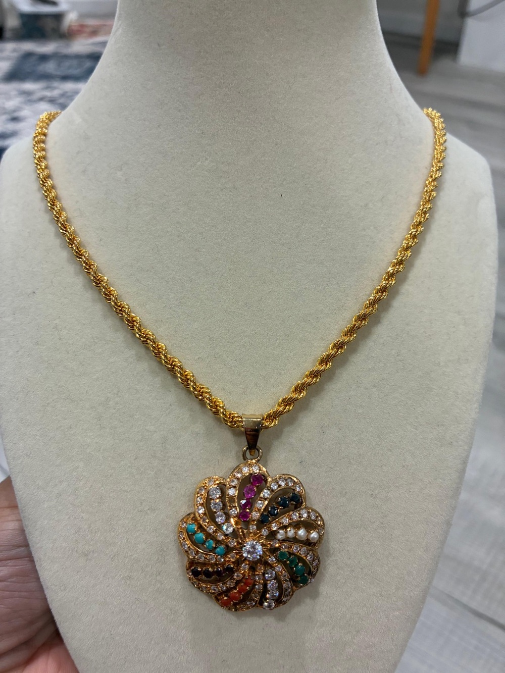 Vintage-Inspired Gold Multicolor Gemstone Pendant Necklace